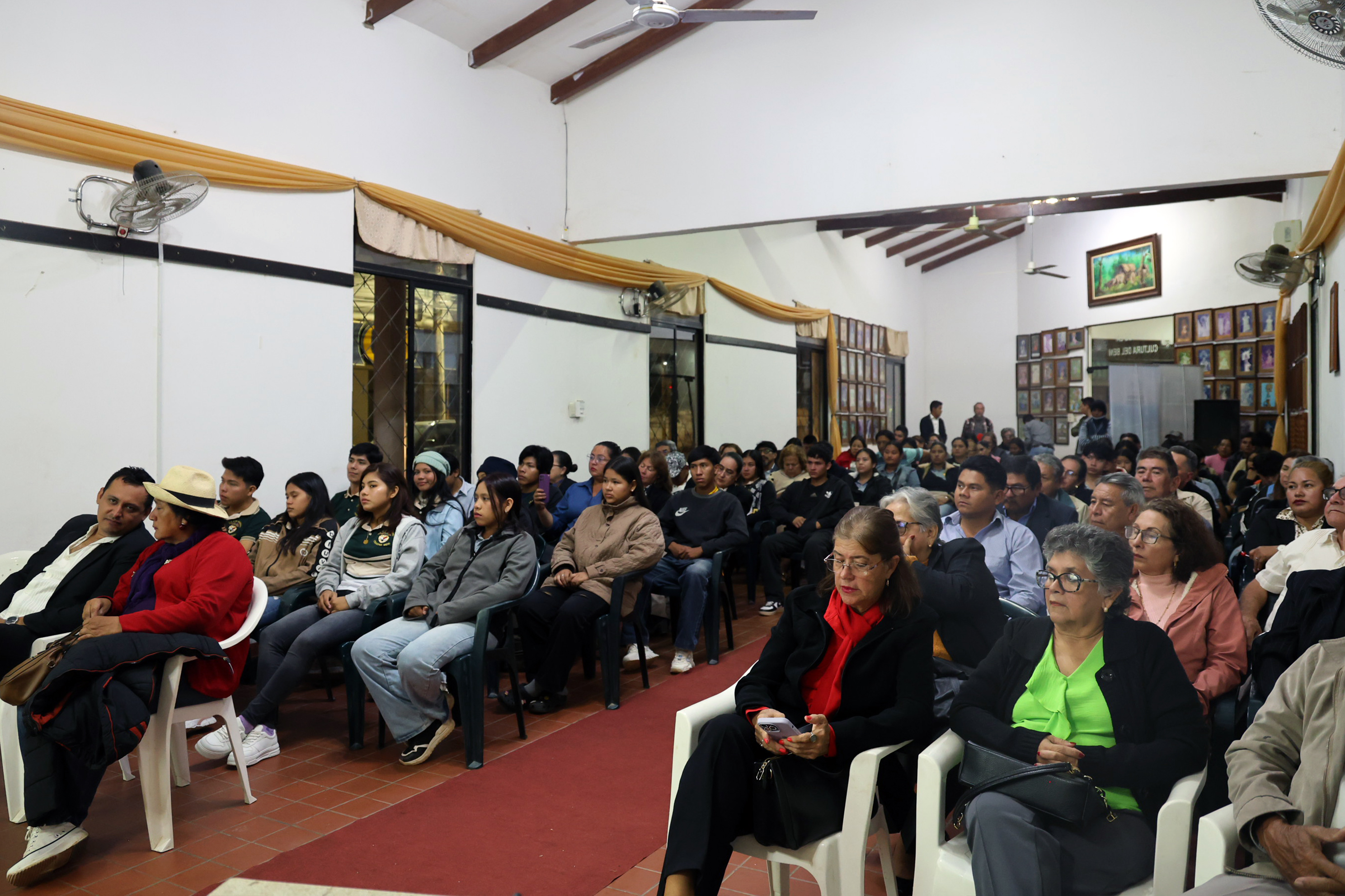 Participantes de la presentación educativa de la Guía Arqueológica de los Llanos de Moxos – El diario del jaguar. Foto: Daniela Cabrera / WCS.