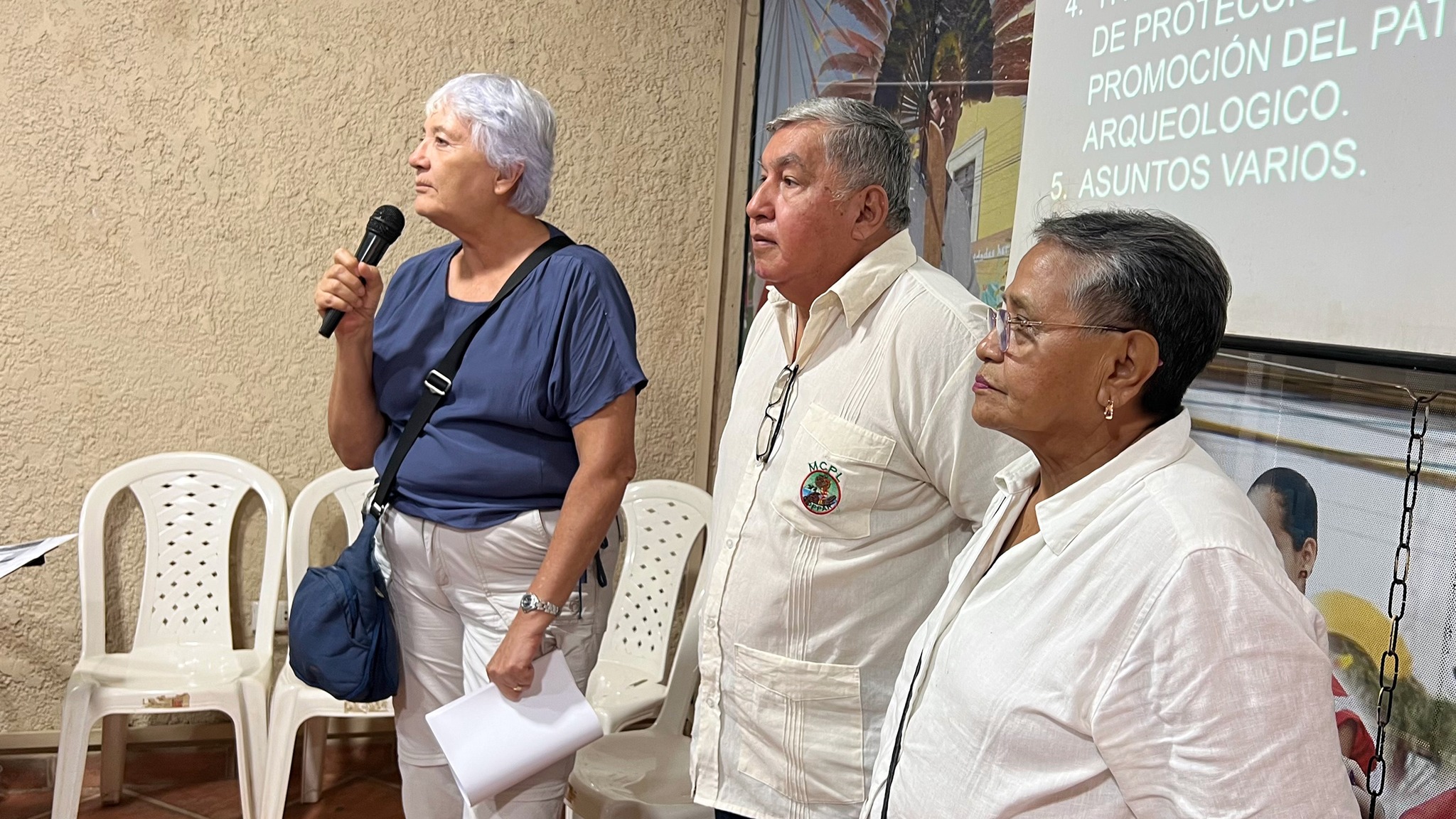 Miembros del GTLM y el Movimiento Cultural “Pueblo de Leyenda” durante la sanción de la Ley Municipal No. 690 en el Concejo Municipal de Trinidad. Foto: Andrés Morillas / WCS.